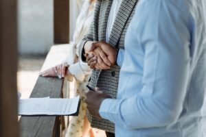 Prawidłowe PKD dla pośrednictwa w sprzedaży usług a forma opodatkowania działalności gospodarczej